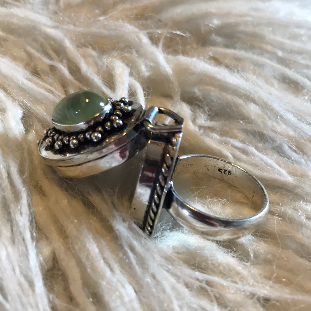 Poison / Pill Box Stash Locket Ring - Picture 7 of 8